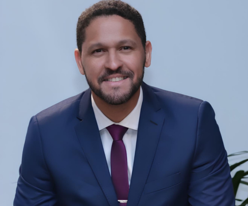 Túlio Felix. Auditor Federal de Controle Externo do Tribunal de Contas da União, professor de Contabilidade e Finanças, com mestrado em Ciências Contábeis pela UFPE e especializações em Contabilidade Aplicada ao Setor Público e Auditoria Financeira.