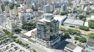 Prédio da sede do Tribunal de Contas do Estado de Santa Catarina (TCE-SC), em Florianópolis, relacionado ao concurso para Auditor Fiscal de Controle Externo organizado pela Fundação Getulio Vargas (FGV), com preparação do curso da Discursiva na Prática.