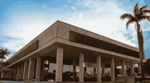 Fachada do Tribunal de Justiça do Ceará (TJ-CE), sede do órgão responsável pelo concurso para Analista, Oficial de Justiça e Técnico.