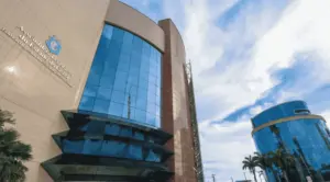 Fachada da Assembleia Legislativa do Estado do Ceará (ALE-CE), em Fortaleza, relacionada ao concurso para Analista Legislativo e Técnico Legislativo e ao curso de discursivas do Discursiva na Prática.