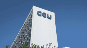 Fachada do edifício da Controladoria-Geral da União (CGU), em Brasília, para o curso de discursivas do concurso CGU 2026, cargo de Auditor Federal de Finanças e Controle, da Discursiva na Prática.
