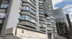 Fachada do Tribunal Regional do Trabalho da 4ª Região (TRT-4), no Rio Grande do Sul.
